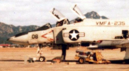 防府北基地に緊急着陸した米海兵隊岩国航空基地のF-4J